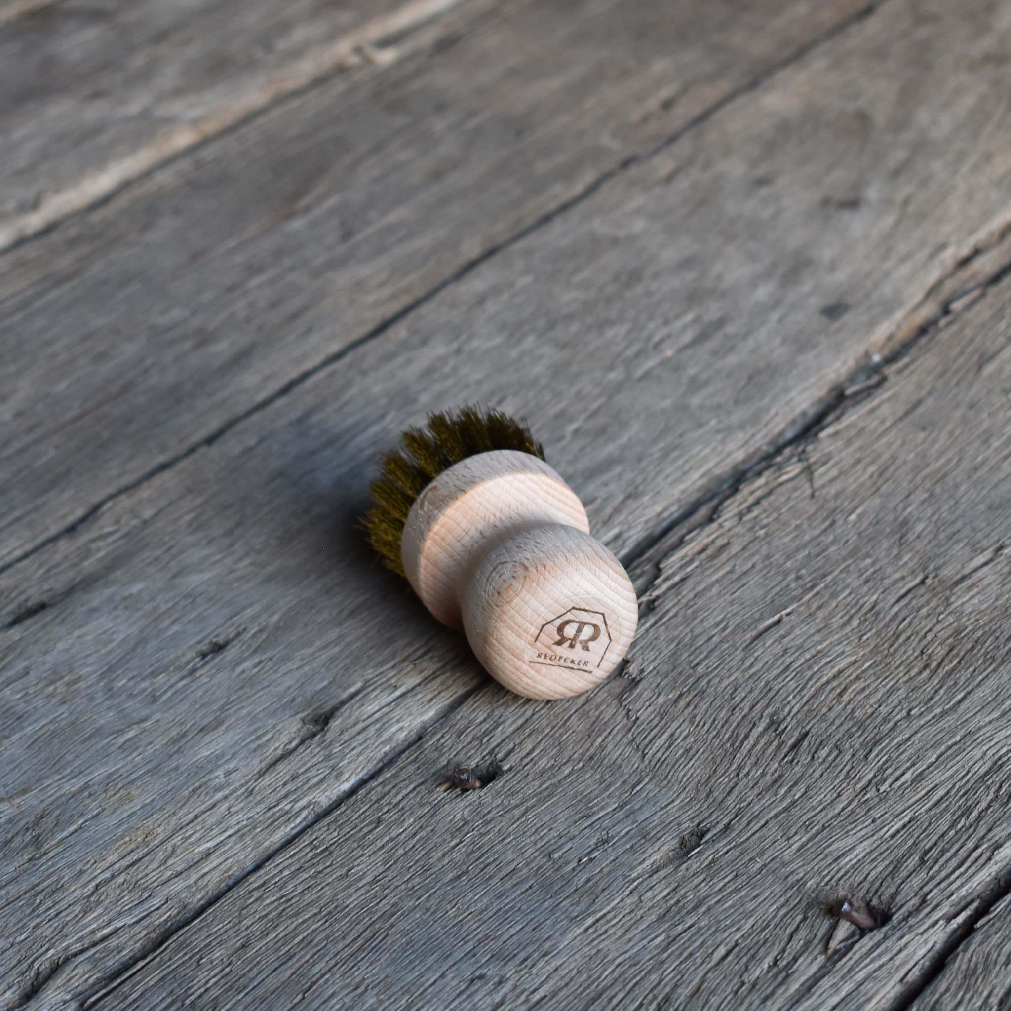 Redecker BBQ and Grill Brush. Beechwood timber handle with brass bristles. This photo displays Redecker's logo.