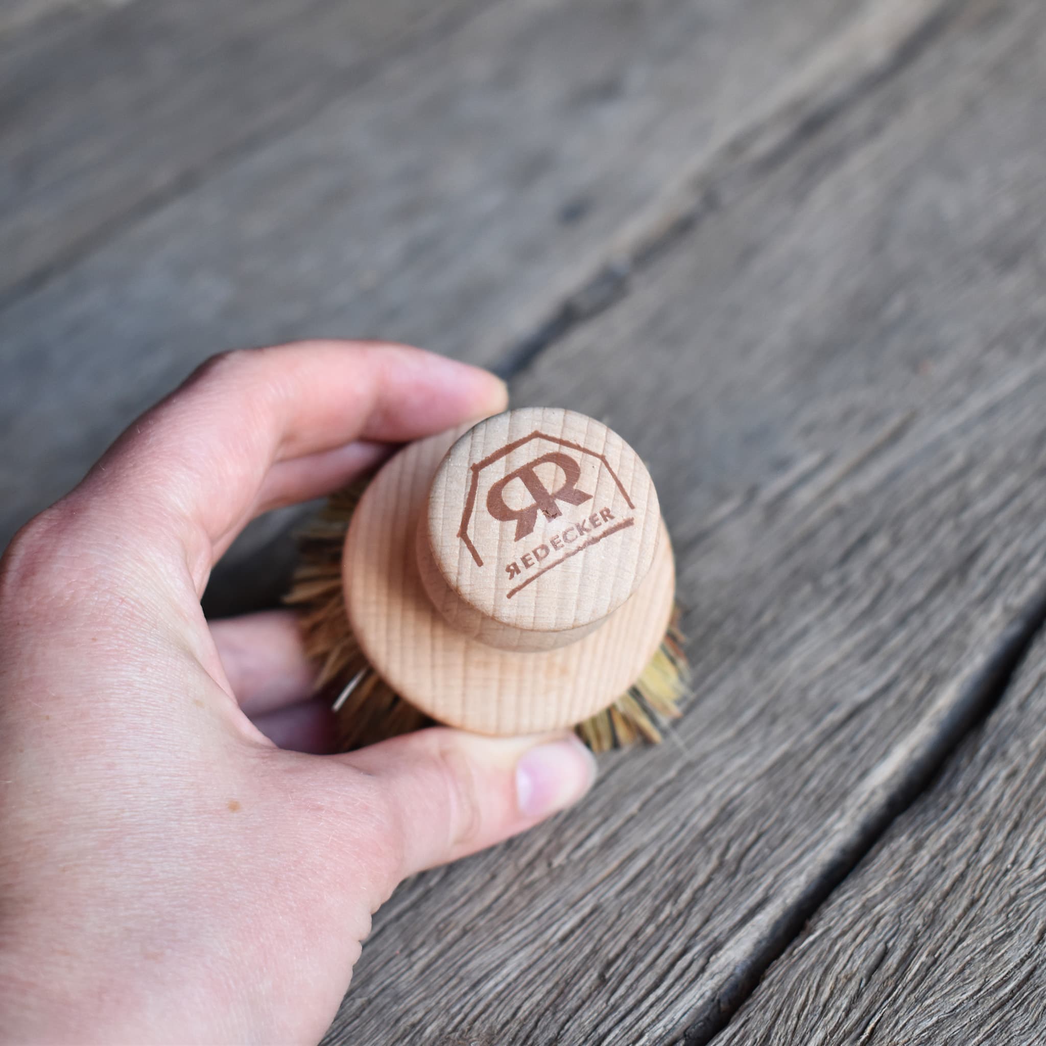 Redecker Besser Pot Brush made from  beechwood timber and union fibre bristles.