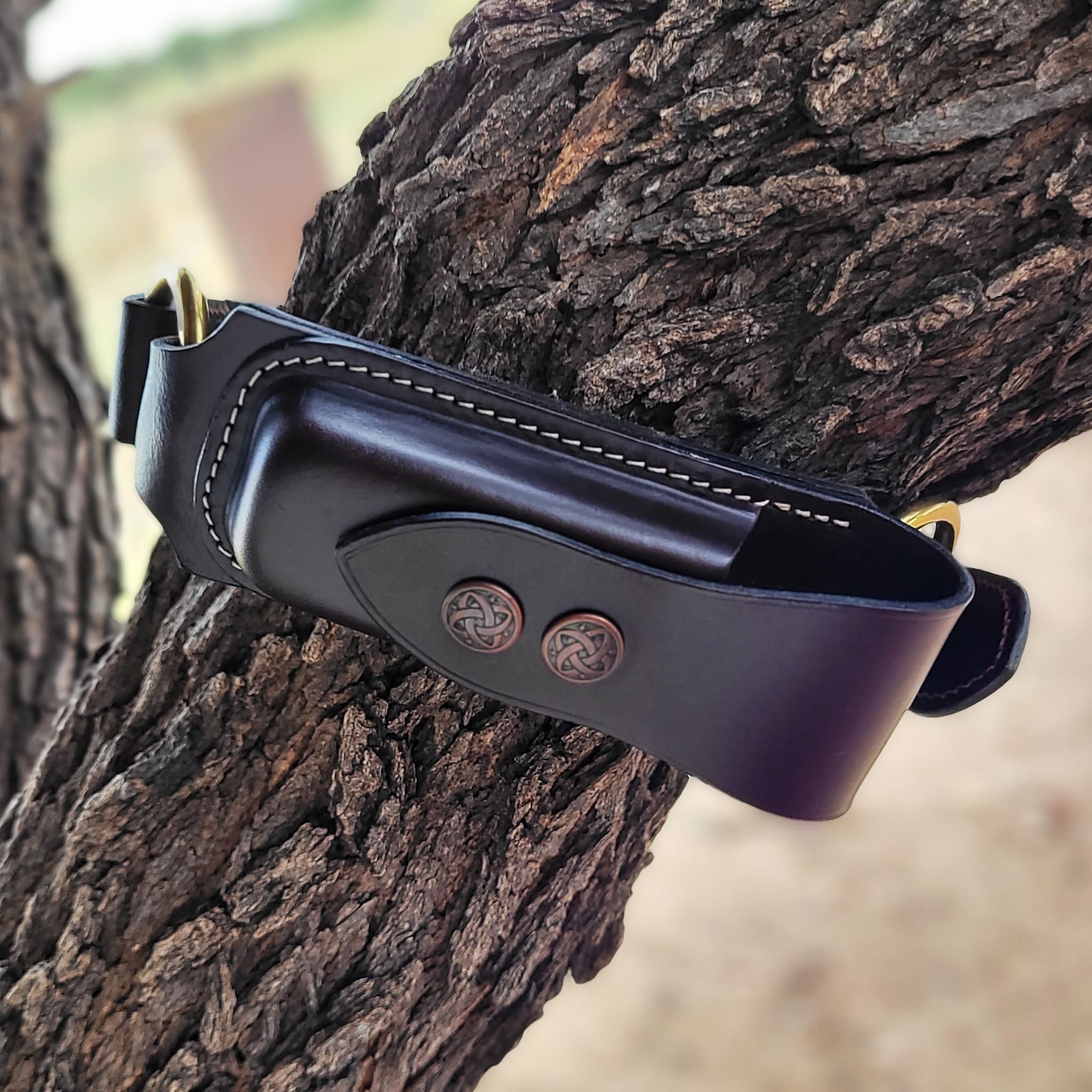 Kinnon and Co hobble belt with clip pouch for leatherman knife