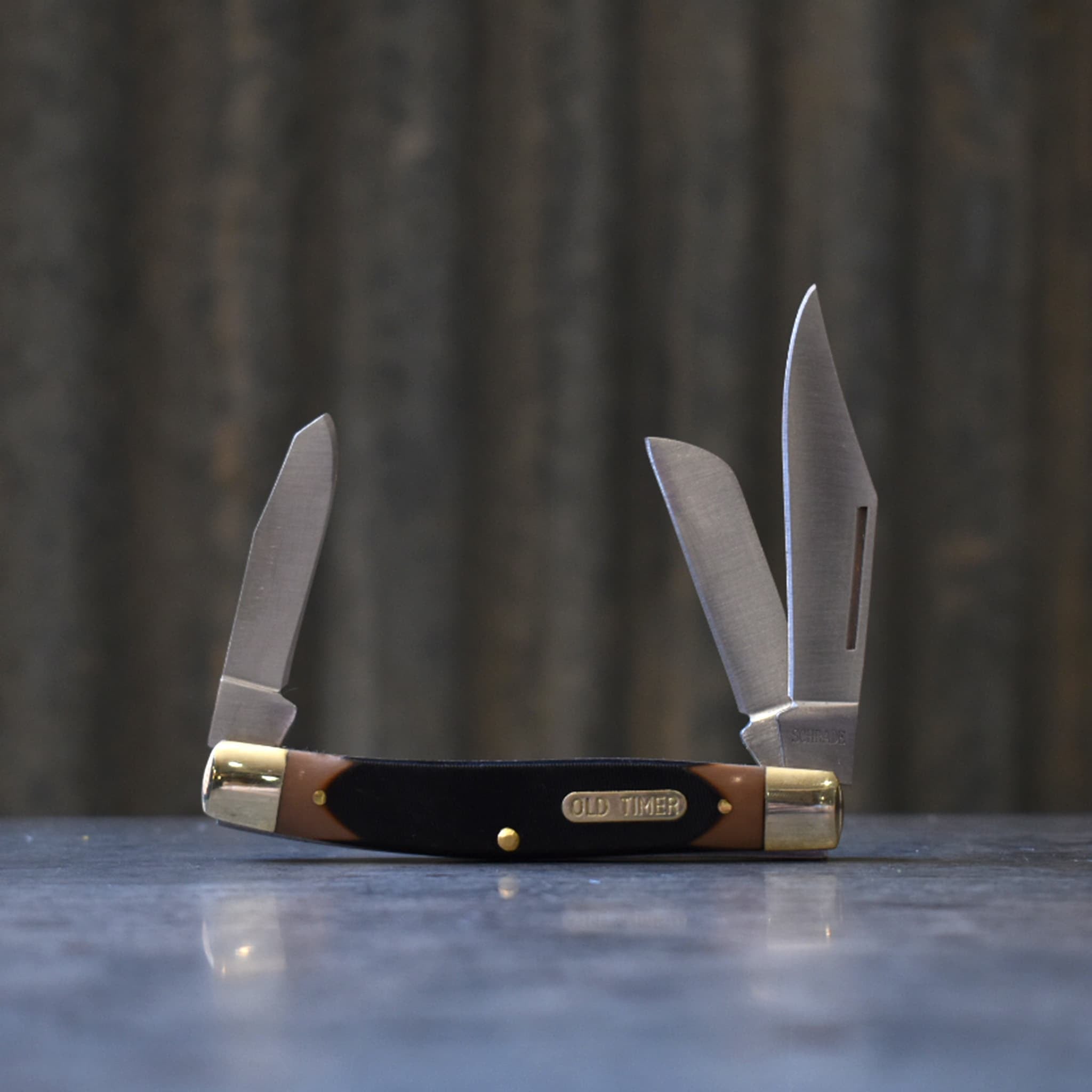 Pocket Knife Old Timer Middleman with three blades displayed.