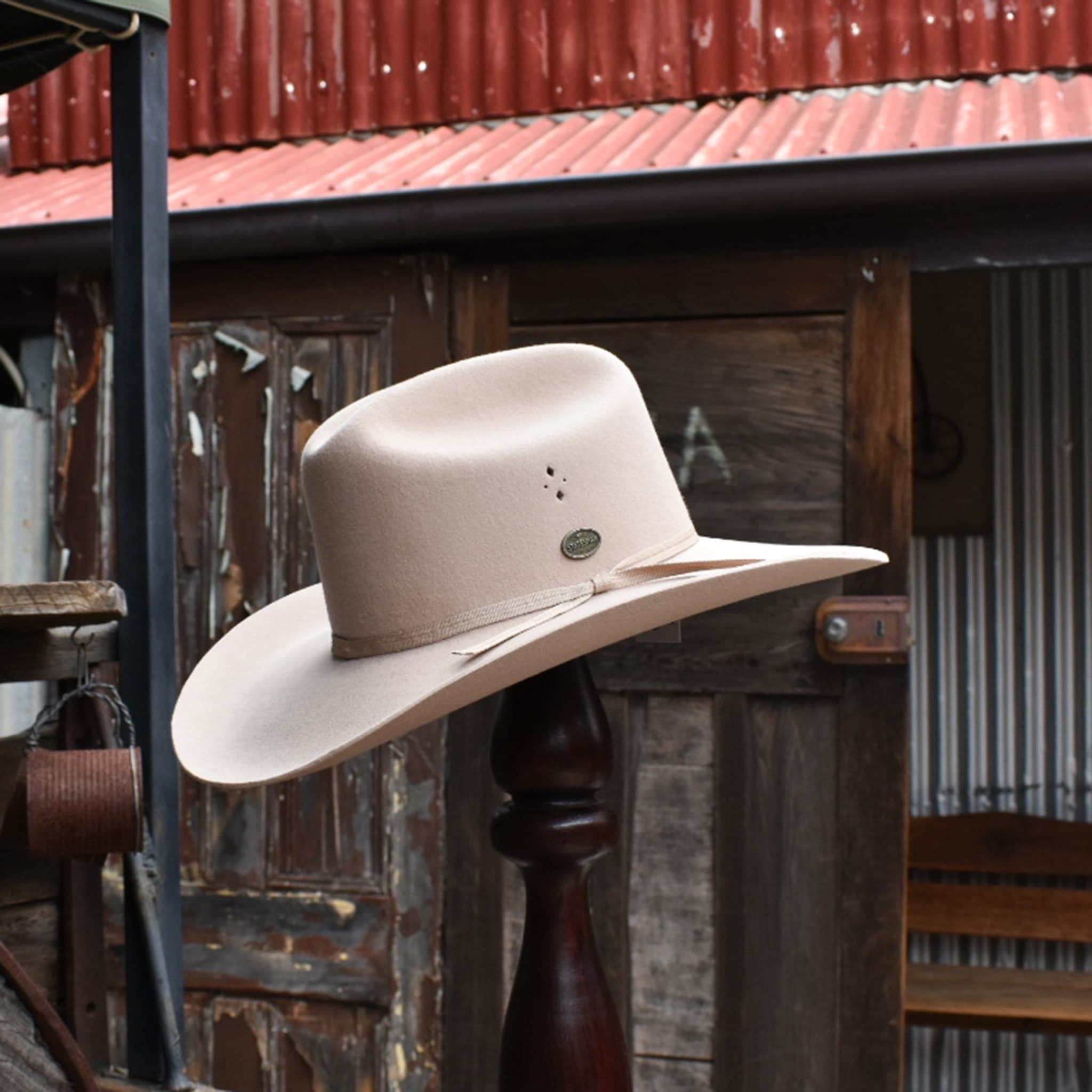 Statesman Hat fur felt Serpentine in light cream
