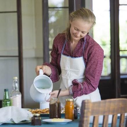 Abigail Mickan nee Kinnon preparing smoko