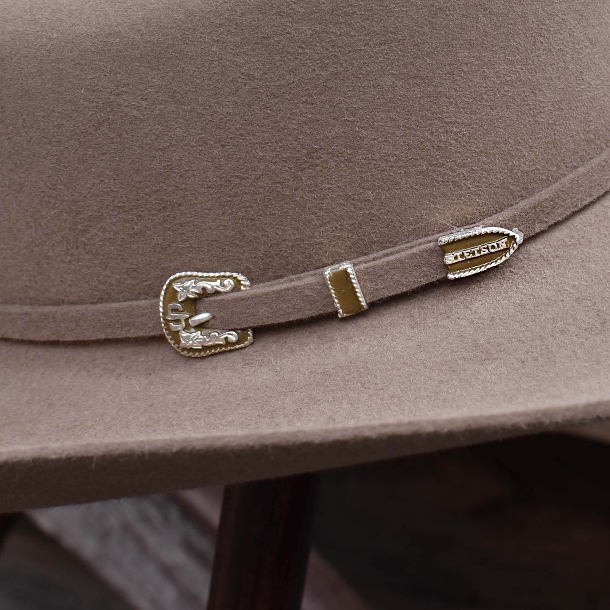 Stetson Buffalo Felt Hat in Silversand featuring brown and grey buckle