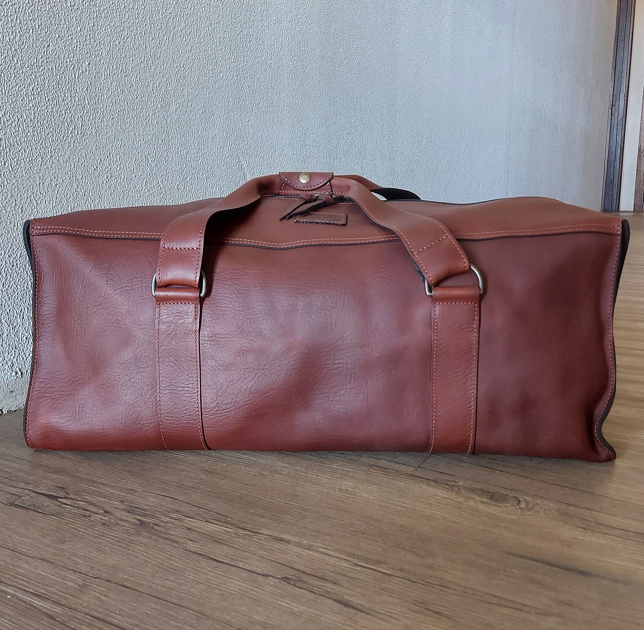 Kinnon and Co branded, tan leather large Family bag. 